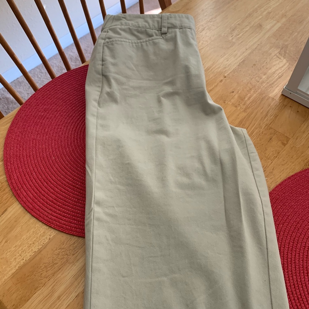 Counterparts capris.